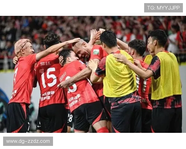 中超强队汇聚,新赛季竞争愈发激烈,球队状态备受关注 中超强队汇聚,新赛季竞争愈发激烈,球队状态备受关注